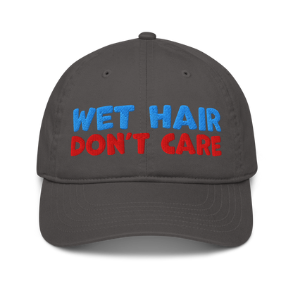Charcoal organic baseball cap with curved brim, featuring minimalist embroidery "wet hair don't care" and made from 100% organic cotton. Eco-friendly, breathable, and ideal for swimmers.
